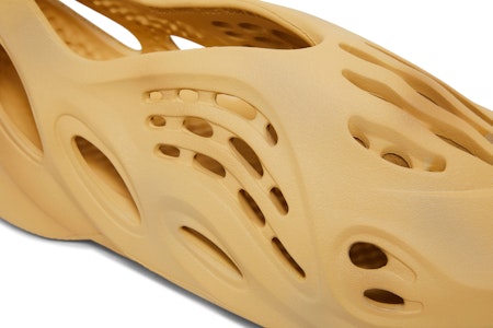 阿迪達斯 Yeezy 泡沫跑鞋 '沙漠沙' GV6843 1