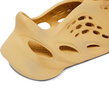 阿迪達斯 Yeezy 泡沫跑鞋 '沙漠沙' GV6843 2