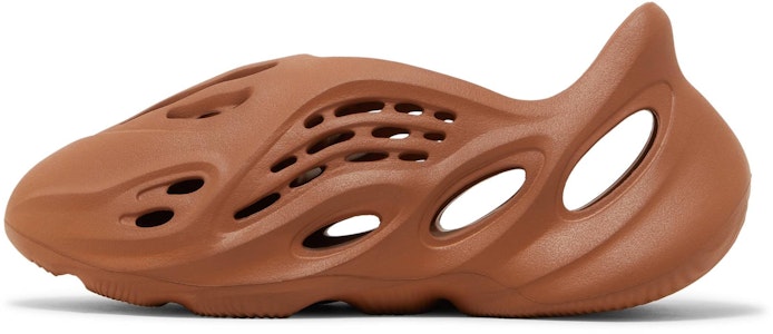 adidas Yeezy Foam Runner 'Flax' 马来西亚 HP5335 Lookbook adidas Yeezy Foam Runner 'Flax' 马来西亚 HP5335