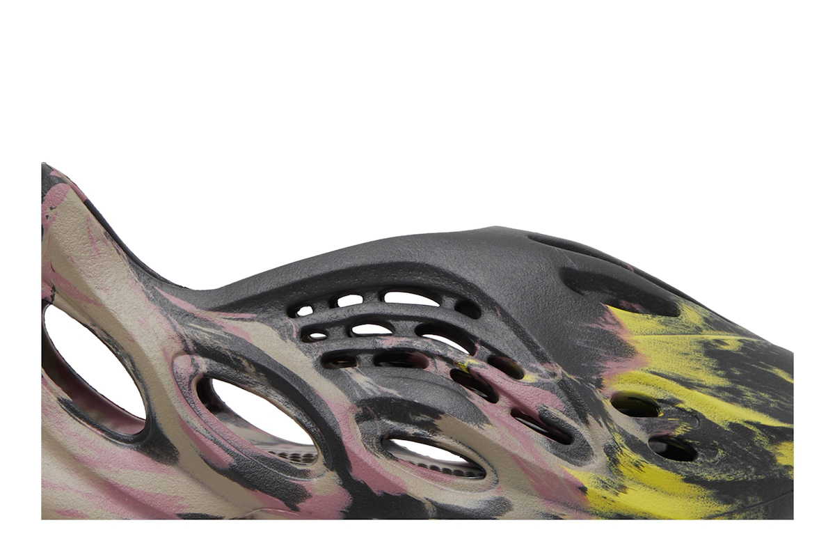 adidas Yeezy Foam Runner 'MX Carbon' IG9562