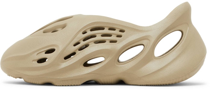 adidas Yeezy Foam Runner 'Stone Salt' Batu Garam GV6840 Lookbook adidas Yeezy Foam Runner 'Stone Salt' Batu Garam GV6840