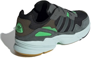 アディダス Yung-96 オリーブガム F35018 Lookbook アディダス Yung-96 オリーブガム F35018