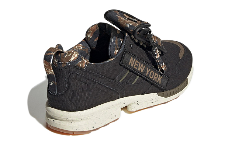 Shop adidas ZX 8000 Out There (EE. UU.) S42593