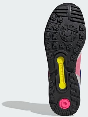 阿迪达斯ZX 8000运动鞋 灰三色/半清蓝/清粉 KI1377 Lookbook 阿迪达斯ZX 8000运动鞋 灰三色/半清蓝/清粉 KI1377