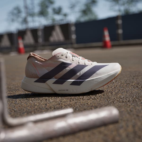 Shop Adizero Adios Pro 4 跑鞋 JR6367