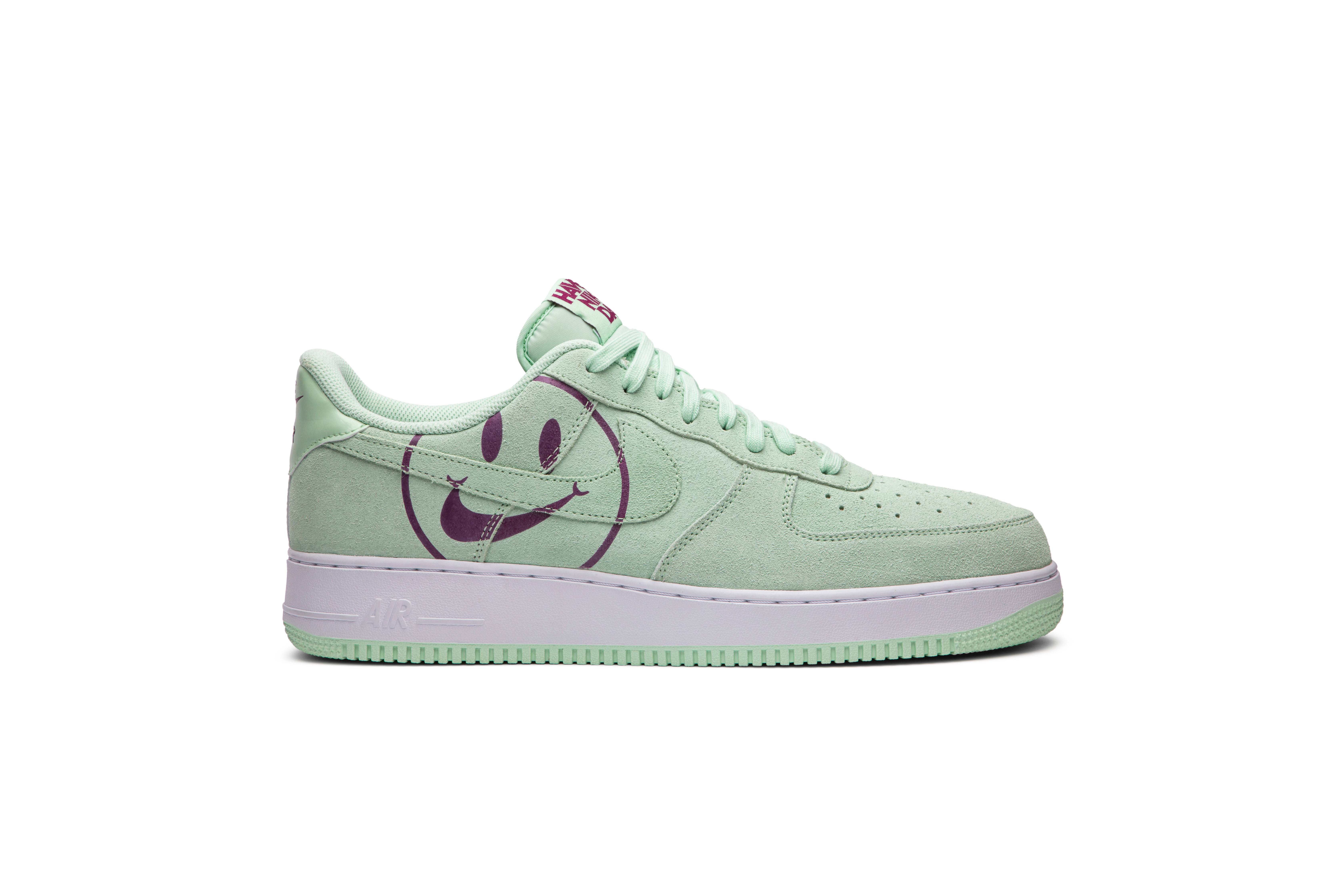 have a nike day air force 1 green