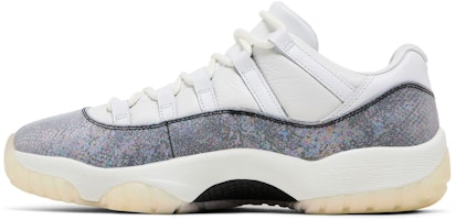 Air Jordan 11 Low "蛇年" HQ7000-001 Lookbook Air Jordan 11 Low "蛇年" HQ7000-001