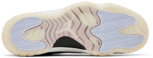 Air Jordan 11 Low "蛇年" HQ7000-001 Shop Air Jordan 11 Low "蛇年" HQ7000-001