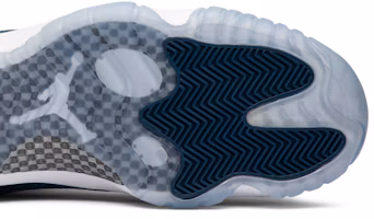 Purchase Air Jordan 11 低筒復刻版『海軍藍蛇紋』2019 CD6846-102