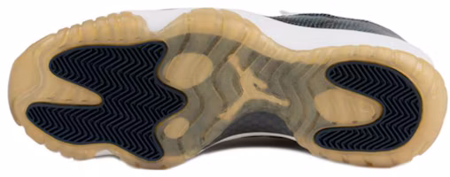 Shop Air Jordan 11 復刻低筒『蛇紋』136071-102