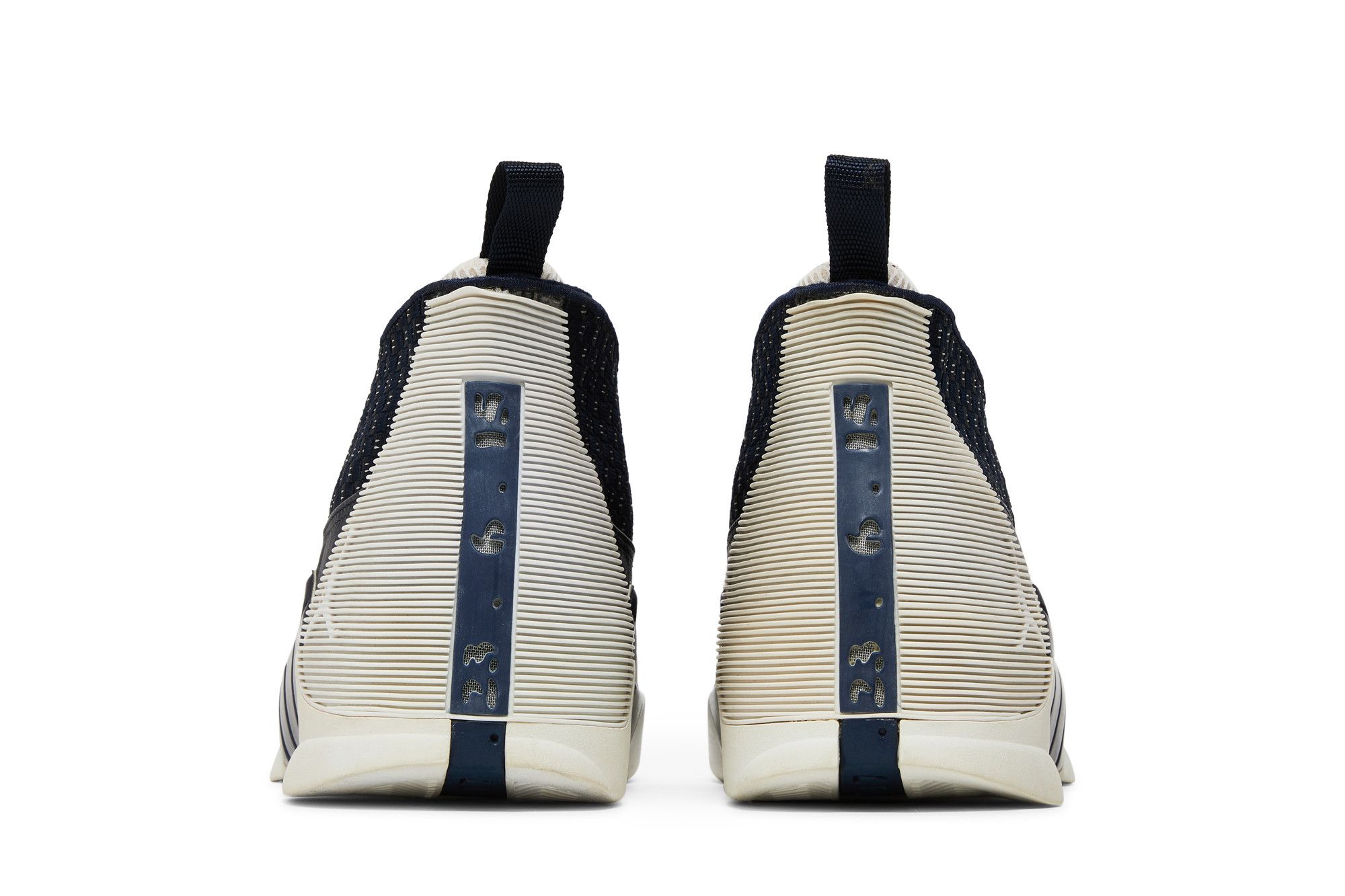 Sizing Air Jordan 15 OG '黑曜石’ 2000 136029-411