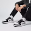 Order Air Jordan 1 Low 'Hitam Kelabu Sederhana' 553558-040