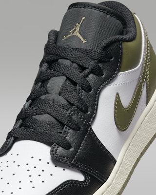 (JR) Air Jordan 1 Low 'Hitam Medium Olive' 553560-092 Sizing (JR) Air Jordan 1 Low 'Hitam Medium Olive' 553560-092