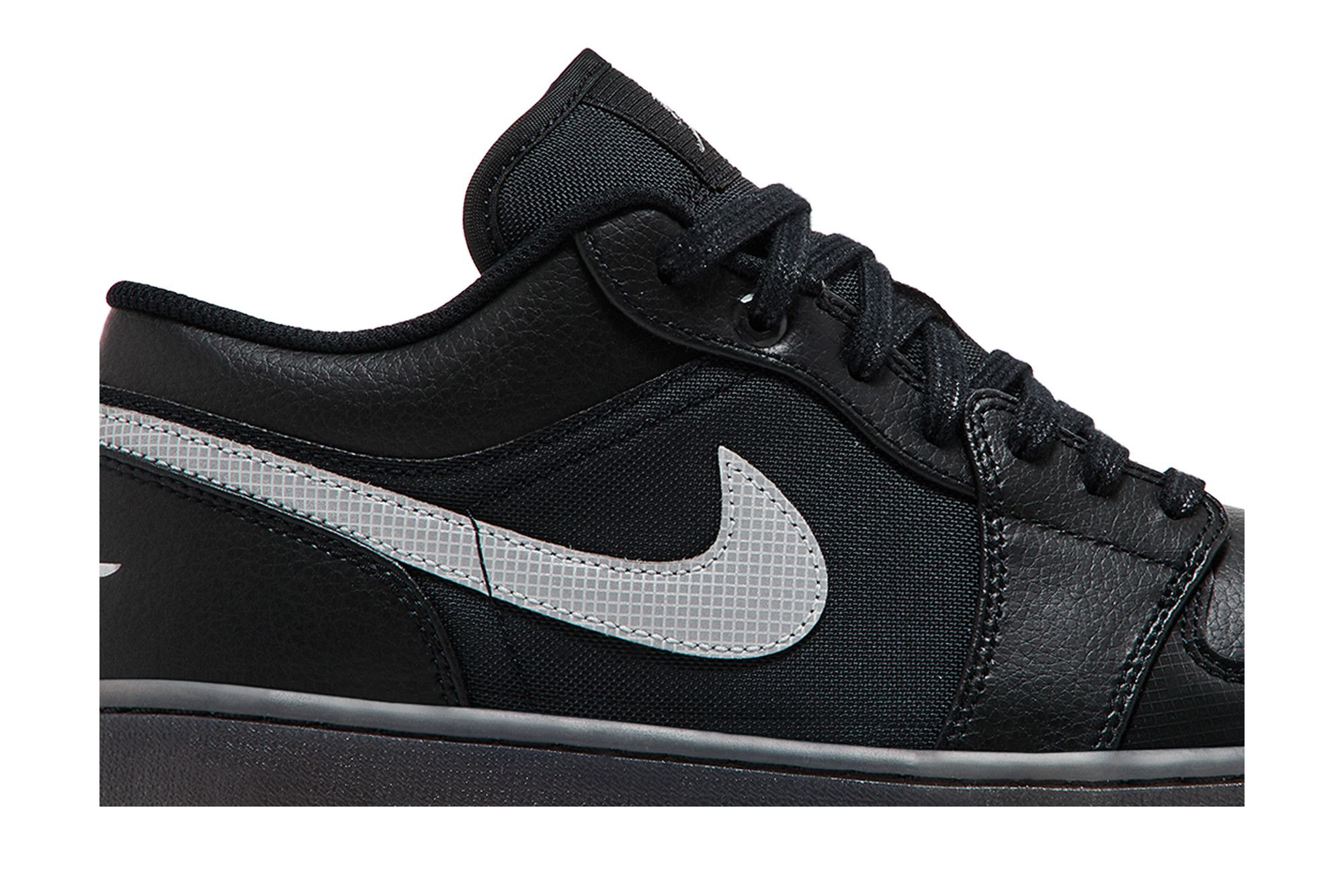 Shop Air Jordan 1 Low 'Hitam Putih Dark Gum' HV5968-001