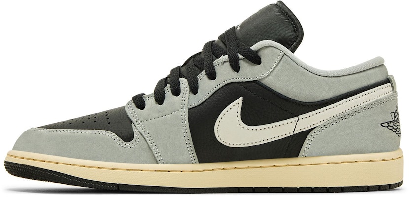 Air Jordan 1 Low 'Light Smoke Grey' HQ2010-012 Lookbook Air Jordan 1 Low 'Light Smoke Grey' HQ2010-012