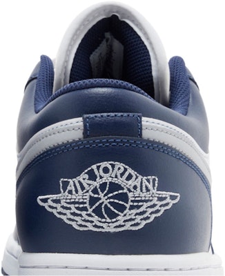 Air Jordan 1 Rendah 'Midnight Navy' 553558-141 Sizing Air Jordan 1 Rendah 'Midnight Navy' 553558-141
