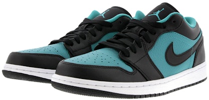 Air Jordan 1 低帮经典复刻 '黑蓝' 553558-026 Lookbook Air Jordan 1 低帮经典复刻 '黑蓝' 553558-026