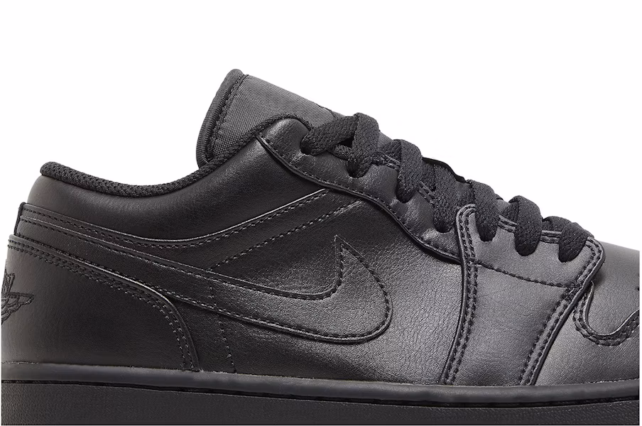 Air Jordan 1 Low 'Triple Black' 2022 Sepatu Pria Hitam Sneaker Indonesia 553558-093 Lookbook Air Jordan 1 Low 'Triple Black' 2022 Sepatu Pria Hitam Sneaker Indonesia 553558-093