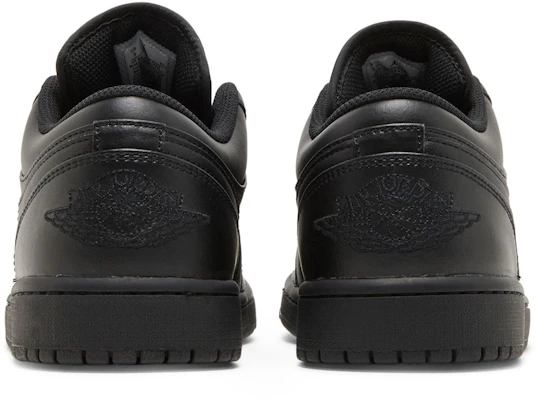 Air Jordan 1 Low 'Triple Black' 2022 Sepatu Pria Hitam Sneaker Indonesia 553558-093 Sizing Air Jordan 1 Low 'Triple Black' 2022 Sepatu Pria Hitam Sneaker Indonesia 553558-093