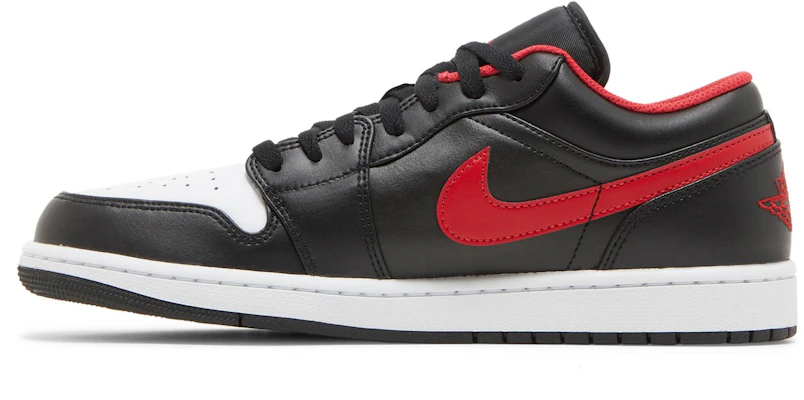 Air Jordan 1 Low 'White Toe' Putih Hitam 553558-063 Lookbook Air Jordan 1 Low 'White Toe' Putih Hitam 553558-063