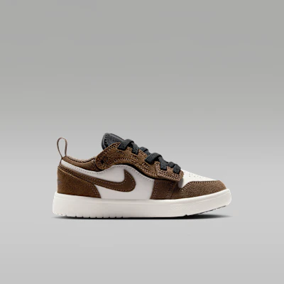 Air Jordan 1 Low ALT 棕榈幻影米白黑 配色 DR9748-200 Lookbook Air Jordan 1 Low ALT 棕榈幻影米白黑 配色 DR9748-200