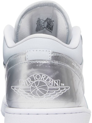 Air Jordan 1 Low SE 'Tear Away Silver' DX6070-101 Sizing Air Jordan 1 Low SE 'Tear Away Silver' DX6070-101