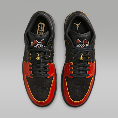 Shop Air Jordan 1 Low SE 黑色/龙红/黑色 IQ3460-010
