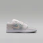 Lookbook Air Jordan 1 Low SE 白色/珍珠灰/浅烟灰 IO2060-100