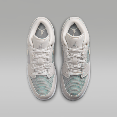 Shop Air Jordan 1 Low SE 白色/珍珠灰/浅烟灰 IO2060-100