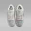 Shop Air Jordan 1 Low SE 白色/珍珠灰/浅烟灰 IO2060-100