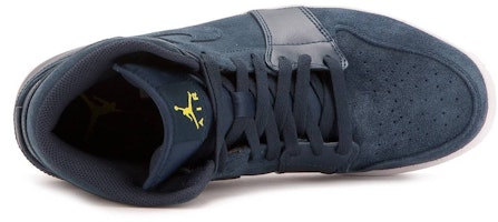 Air Jordan 1 Mid 'Armory Navy' Azul Marino 554724-421 Lookbook Air Jordan 1 Mid 'Armory Navy' Azul Marino 554724-421