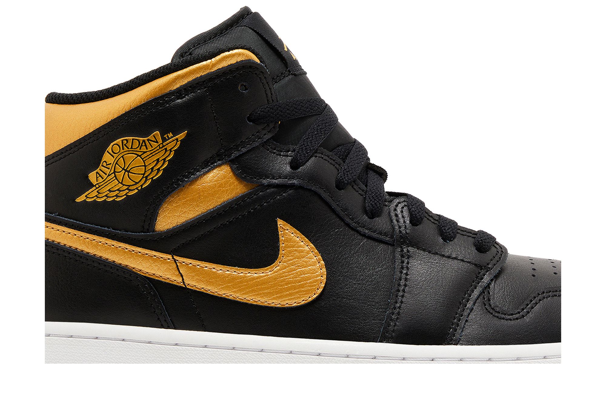 Lookbook Air Jordan 1 中帮 '黑色金属金' DQ8426-071
