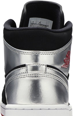 Air Jordan 1 中帮“黑色金属银” 554724-057 Sizing Air Jordan 1 中帮“黑色金属银” 554724-057