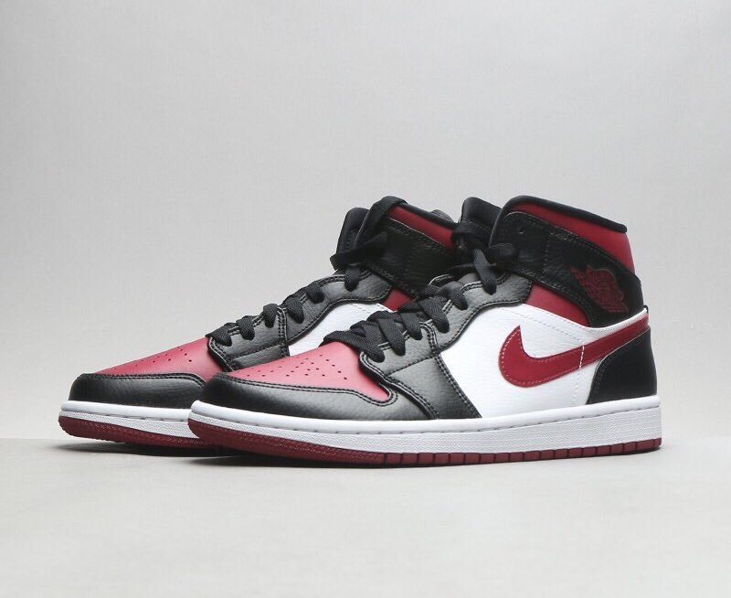 air-jordan-1-mid-black-red-toe-555088-066