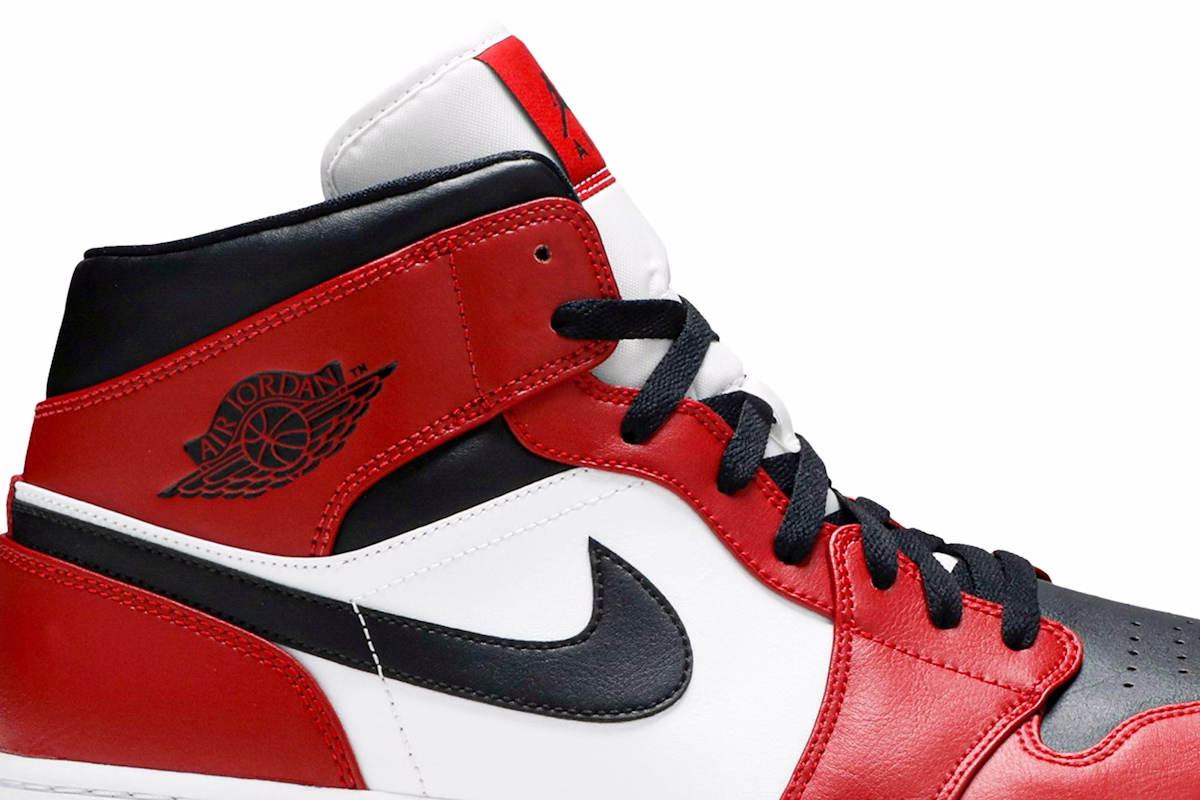 Air Jordan 1 Mid 'Chicago Black Toe'