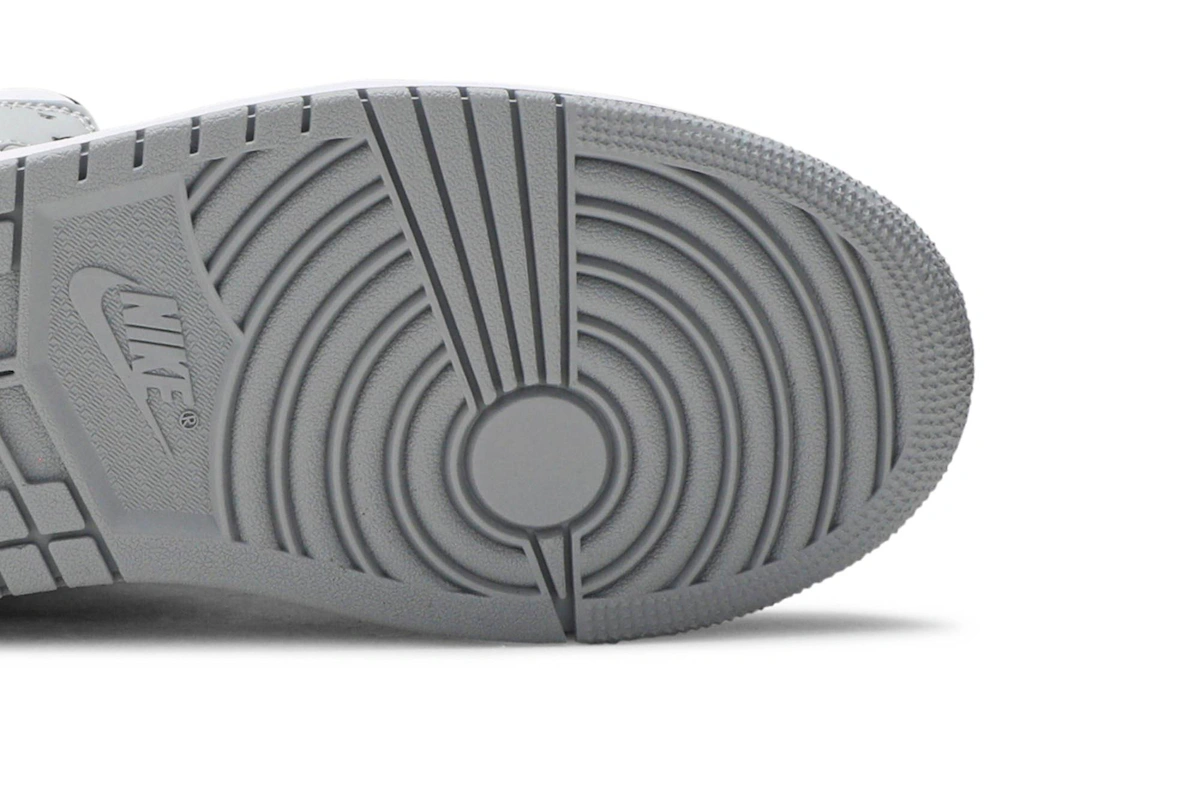 Air Jordan 1 Mid 'Light Smoke Grey'