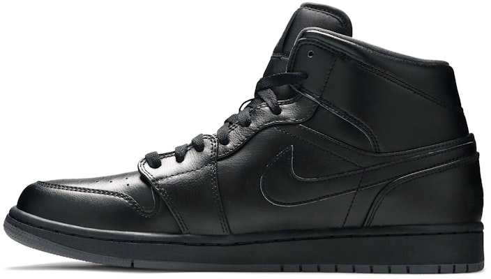 Air Jordan 1 Mid 'Triple Black' 2016 - Zapatillas Negras Total Esencia Jordán. 554724-021 Lookbook Air Jordan 1 Mid 'Triple Black' 2016 - Zapatillas Negras Total Esencia Jordán. 554724-021