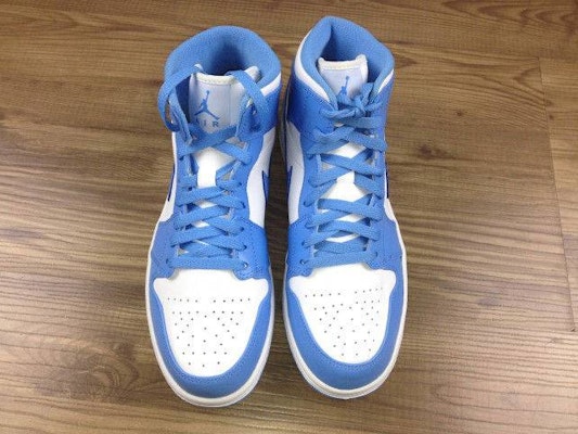 Air Jordan 1 Mid 'UNC' 554724-106 Lookbook Air Jordan 1 Mid 'UNC' 554724-106