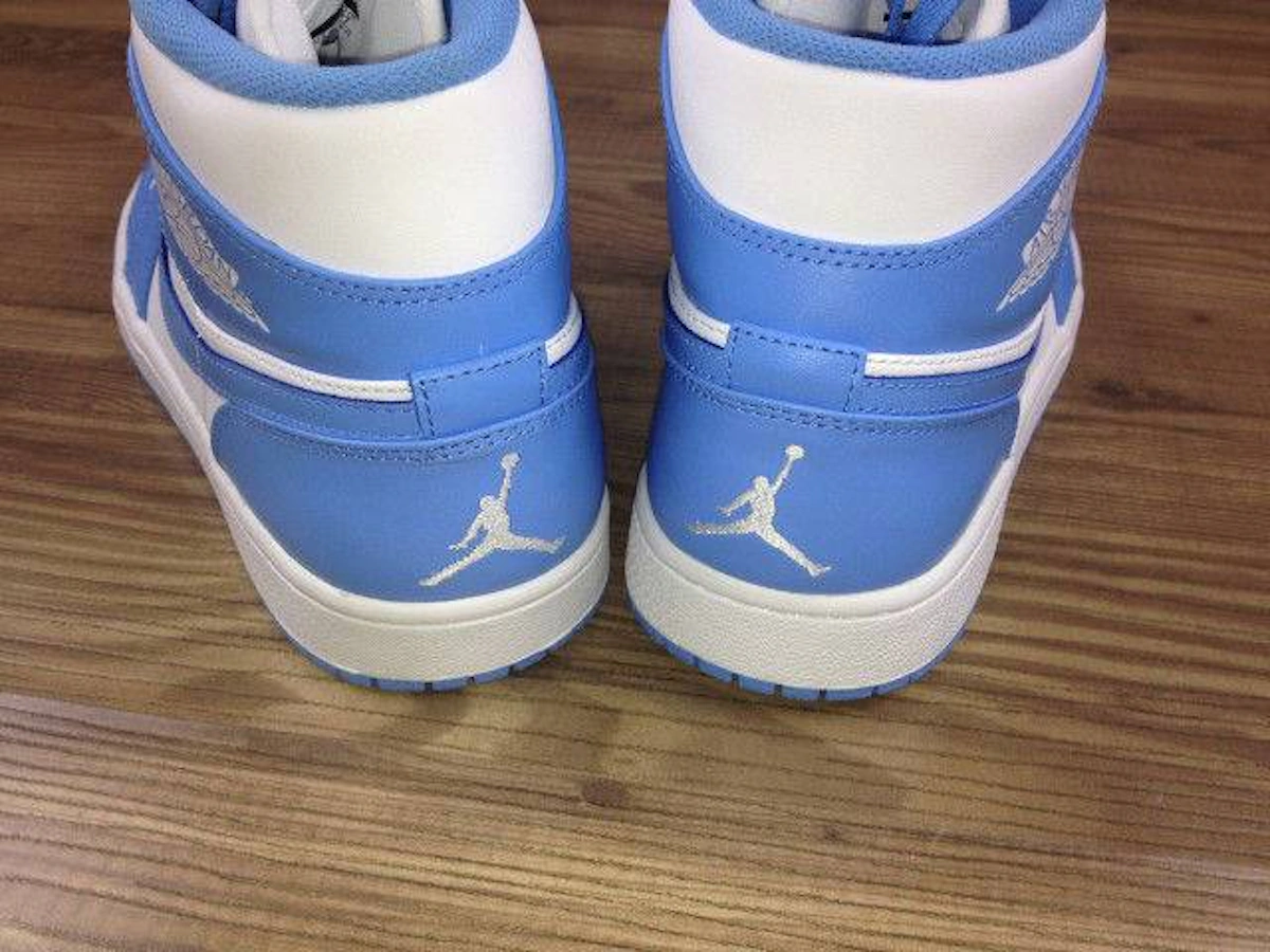 Air Jordan 1 Mid 'UNC' 554724-106