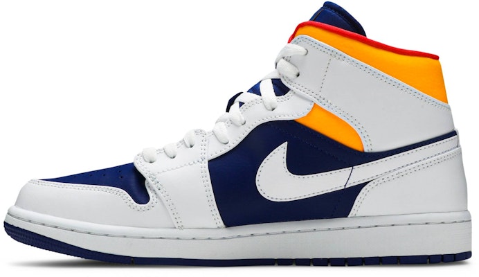 Air Jordan 1 Mid 'Putih Biru Diraja Gelap' 554724-131 Lookbook Air Jordan 1 Mid 'Putih Biru Diraja Gelap' 554724-131