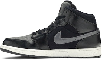 Air Jordan 1 Mid 'Winterized' 852542-001 (Hitam) Lookbook Air Jordan 1 Mid 'Winterized' 852542-001 (Hitam)