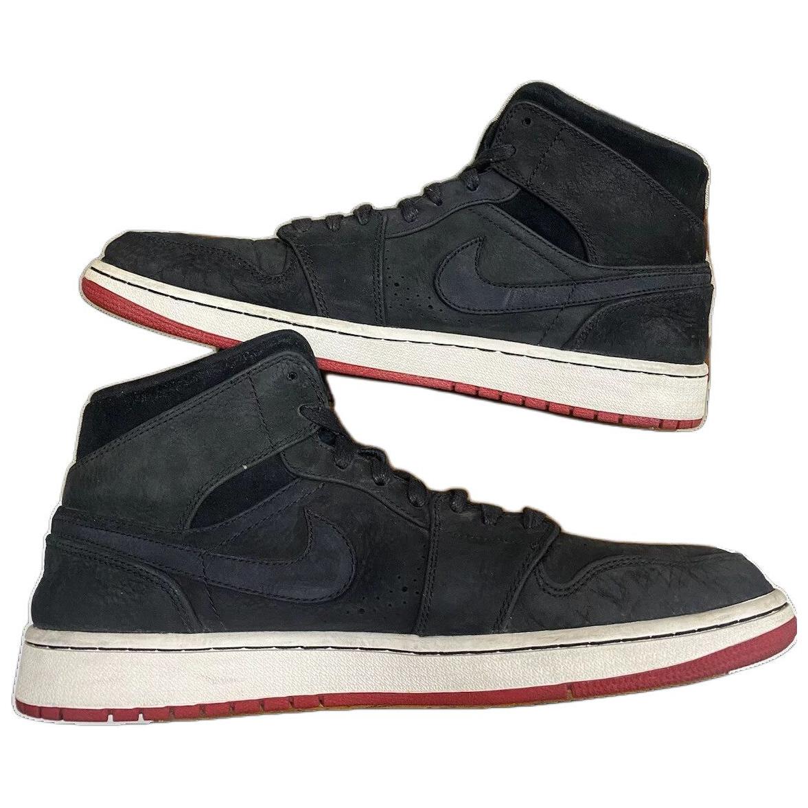 Order Air Jordan 1 Mid Nouveau 'Hitam Merah' 629151-001