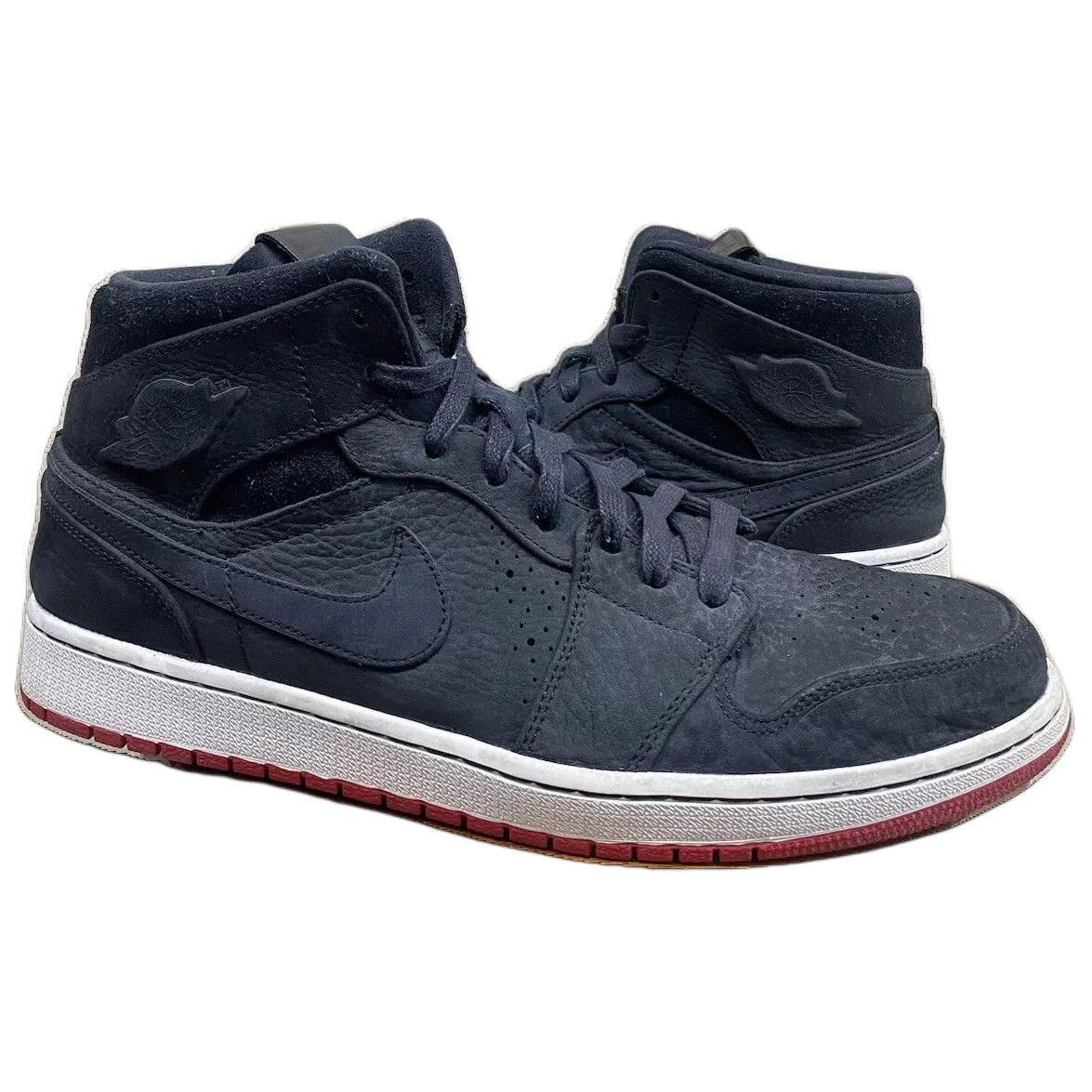 Lookbook Air Jordan 1 Mid Nouveau 'Hitam Merah' 629151-001