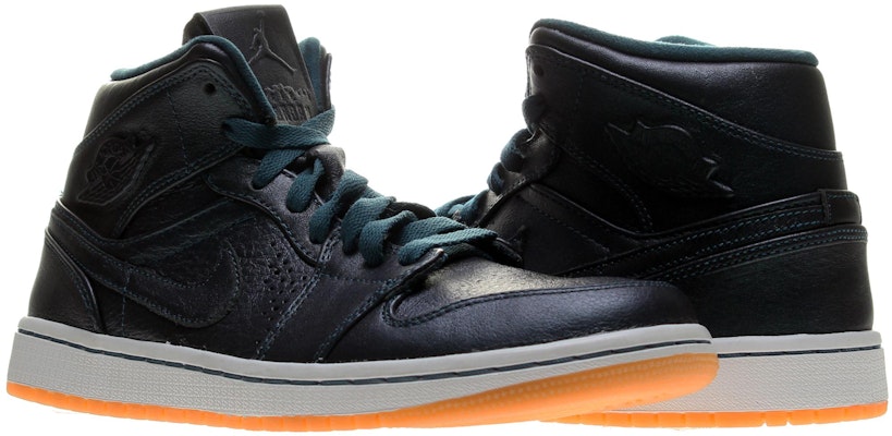 Air Jordan 1 Mid Nouveau 'Space Blue' 629151-404 经典中筒运动鞋 Lookbook Air Jordan 1 Mid Nouveau 'Space Blue' 629151-404 经典中筒运动鞋