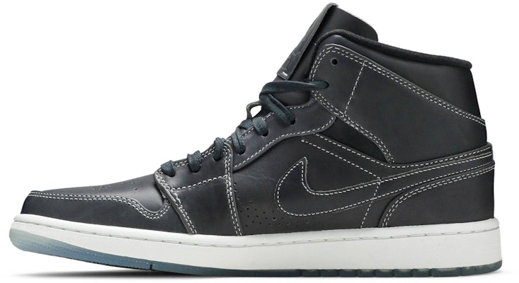 Air Jordan 1 Mid Nouveau 'Wolf Grey' 629151-004 (Versi Bahasa Malaysia) Lookbook Air Jordan 1 Mid Nouveau 'Wolf Grey' 629151-004 (Versi Bahasa Malaysia)