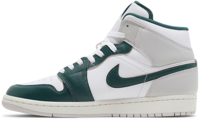 Air Jordan 1 Mid SE 'Hijau Oksida' FQ7720-103 Lookbook Air Jordan 1 Mid SE 'Hijau Oksida' FQ7720-103