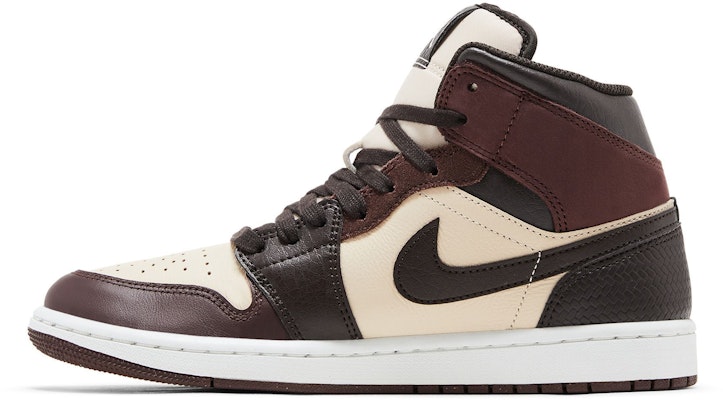 Air Jordan 1 Mid SE 'Paris YMCA' FZ4359-200 Lookbook Air Jordan 1 Mid SE 'Paris YMCA' FZ4359-200