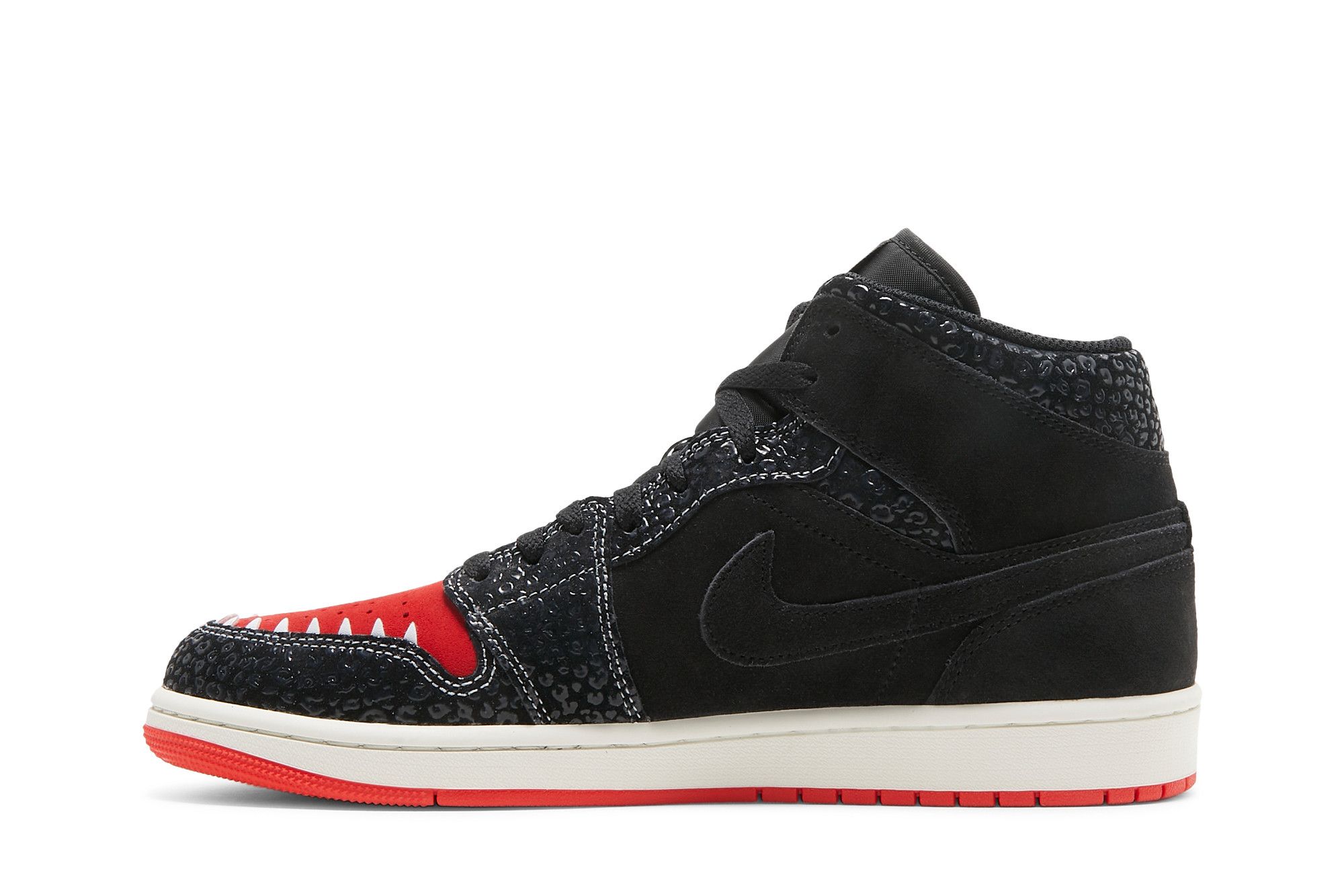 Shop Air Jordan 1 中帮SE 'SiEMPRE Familia' DN4904-001