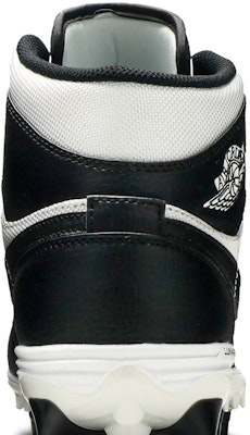 Air Jordan 1 Mid TD Cleat 'Black White' AR5604-100 Sizing Air Jordan 1 Mid TD Cleat 'Black White' AR5604-100