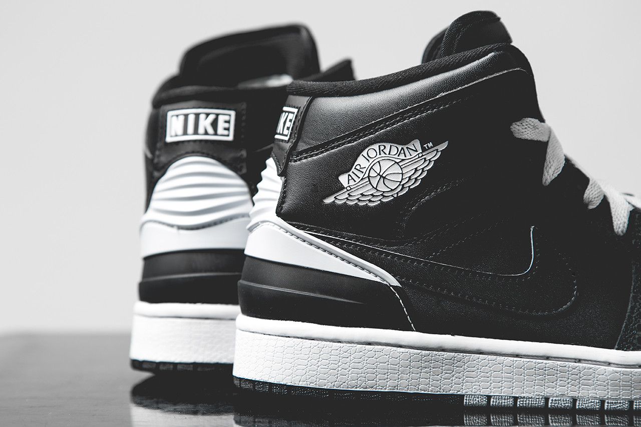 Lookbook Air Jordan 1 Retro 86 'Pure Platinum' Sepatu Sneakers 644490-010